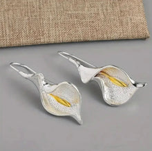 Load image into Gallery viewer, Calla Earrings
