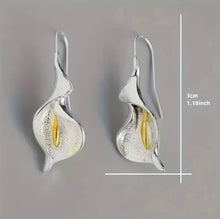 Load image into Gallery viewer, Calla Earrings
